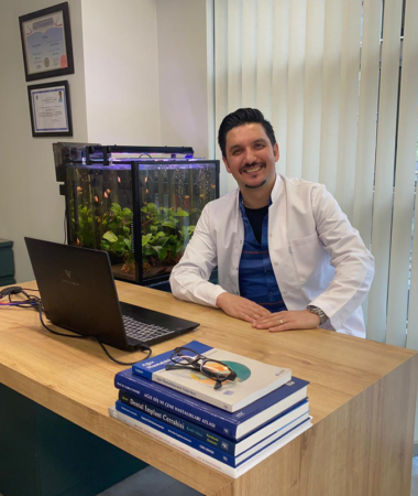 Diş Hekimi Dt. Ali Toptaş