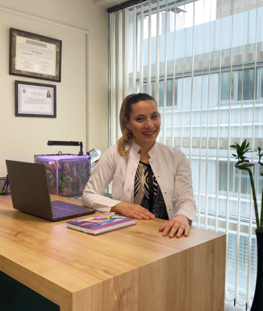 Diş Hekimi Dt. Melis Toptaş