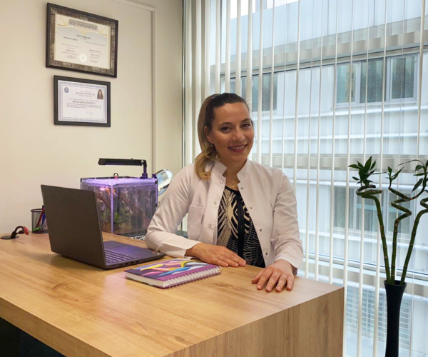 Diş Hekimi Dt. Melis Toptaş